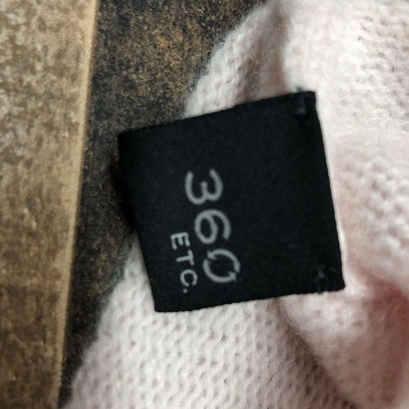 360 Cashmere Women's Star Hat - Picture 2 of 2